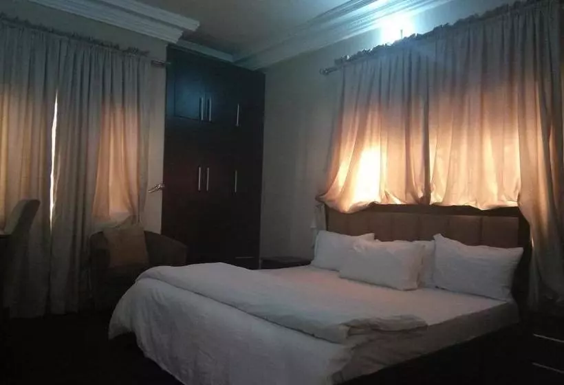 هتل Jat Suites