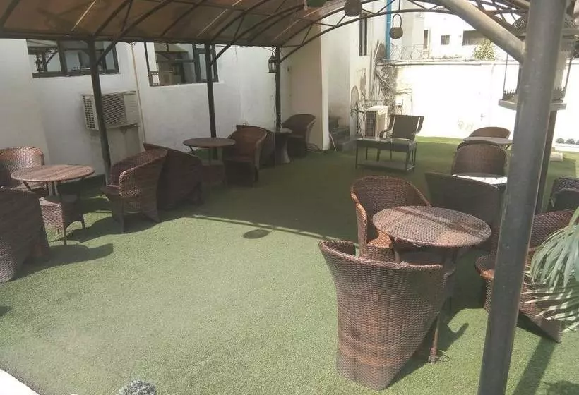 هتل Jat Suites