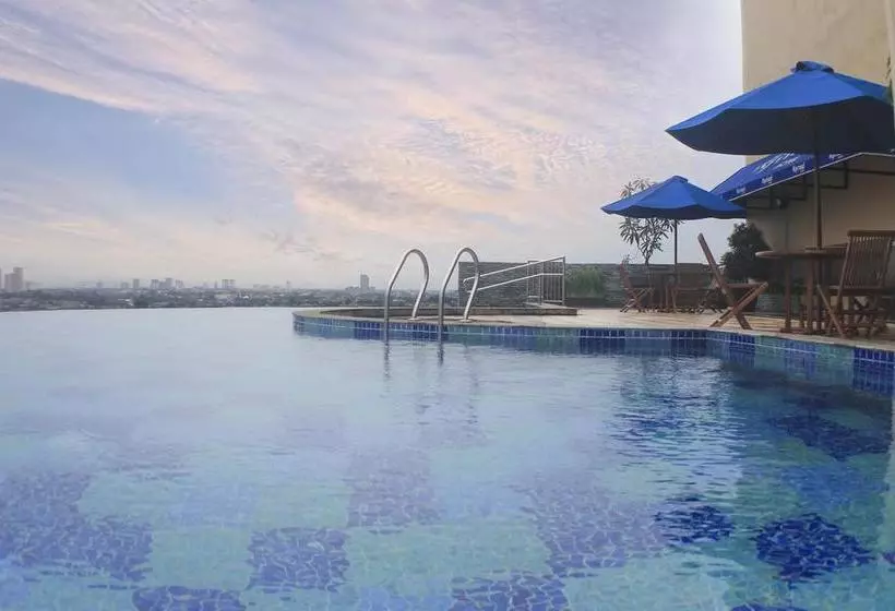 ホテル Kyriad Metro Kebayoran