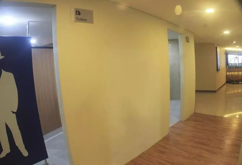 ホテル Kyriad Metro Kebayoran