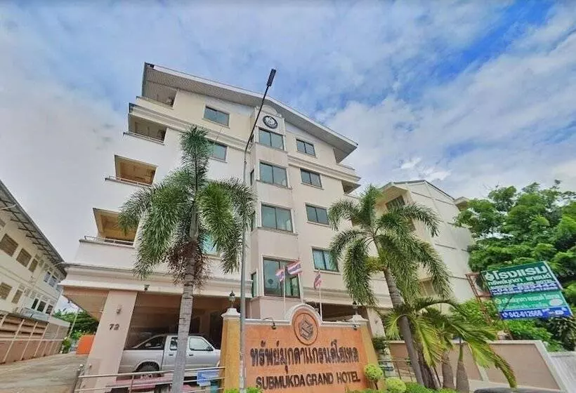 ホテル Submukda Grand