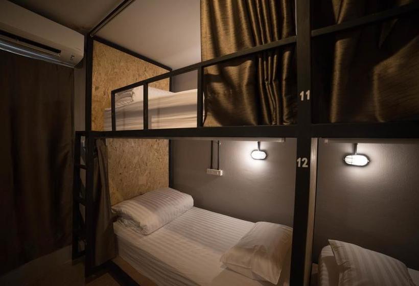 My Box Hostel & Cafe