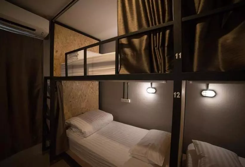 My Box Hostel & Cafe