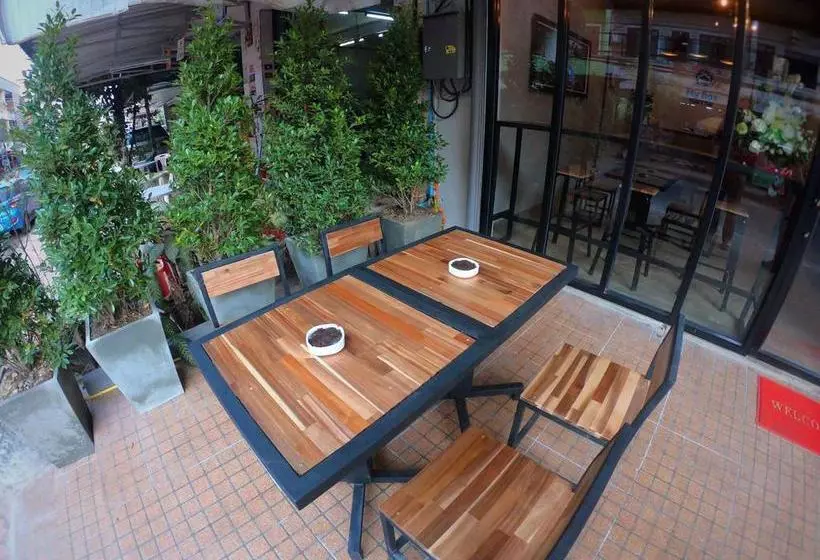 My Box Hostel & Cafe