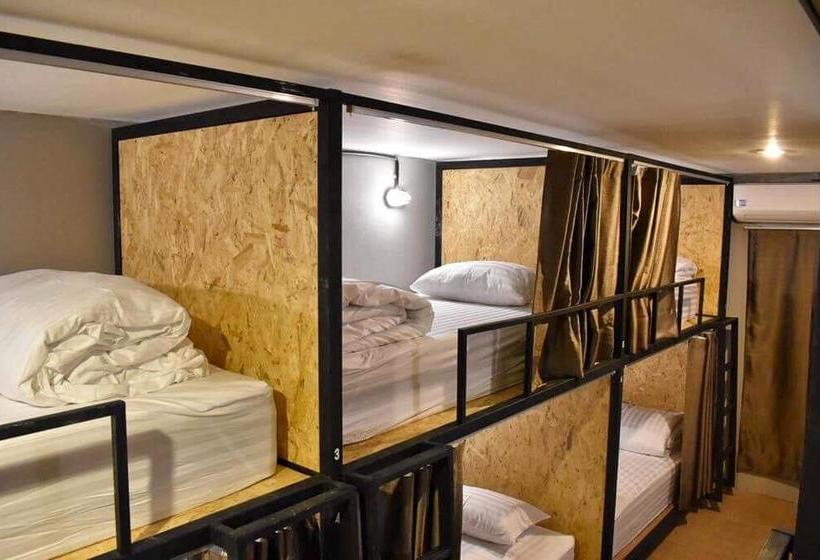 My Box Hostel & Cafe