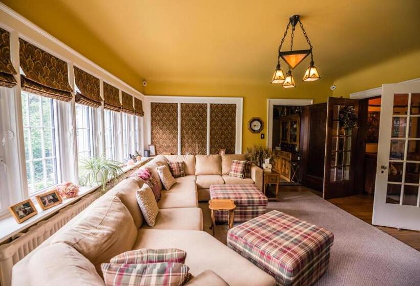 مبيت وإفطار Avonview Manor