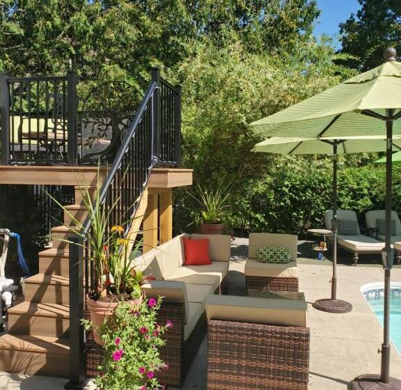 مبيت وإفطار Avonview Manor