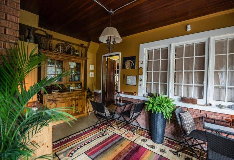 مبيت وإفطار Avonview Manor