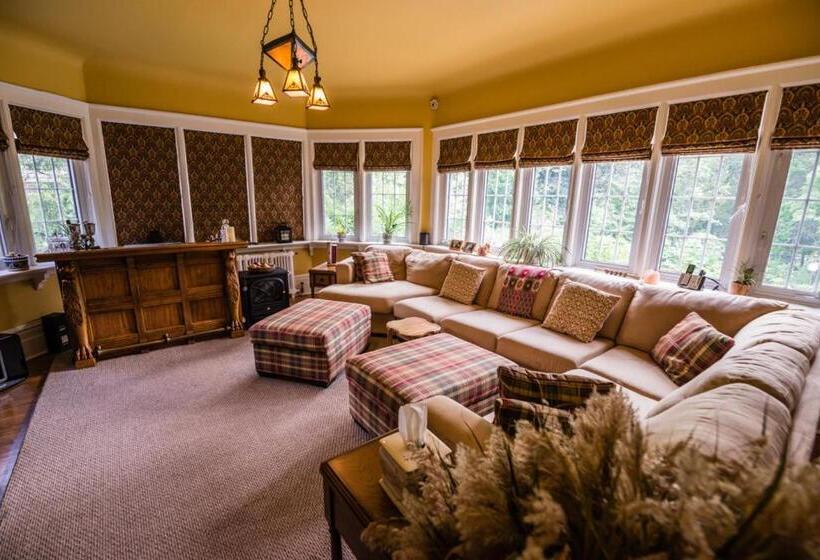 مبيت وإفطار Avonview Manor