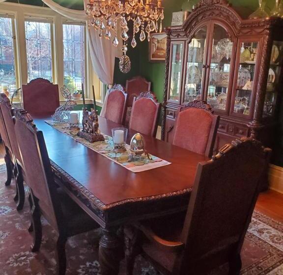 مبيت وإفطار Avonview Manor