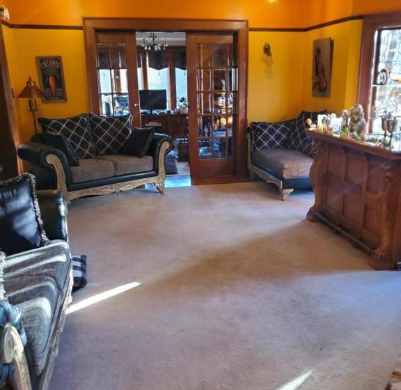 مبيت وإفطار Avonview Manor