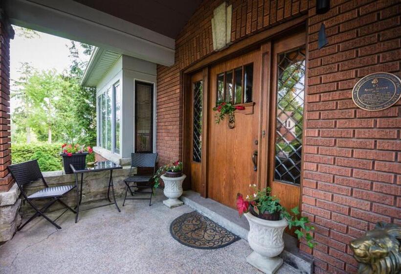 مبيت وإفطار Avonview Manor