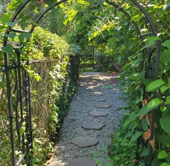 مبيت وإفطار Avonview Manor