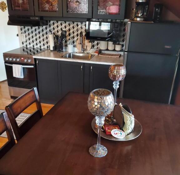 مبيت وإفطار Avonview Manor