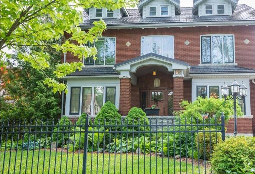 مبيت وإفطار Avonview Manor