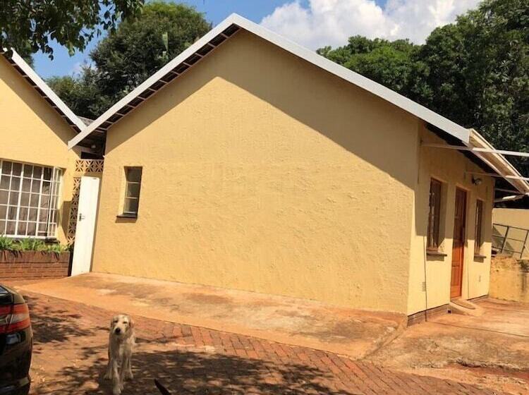 ベッドアンドブレックファースト Khuvena Guest House