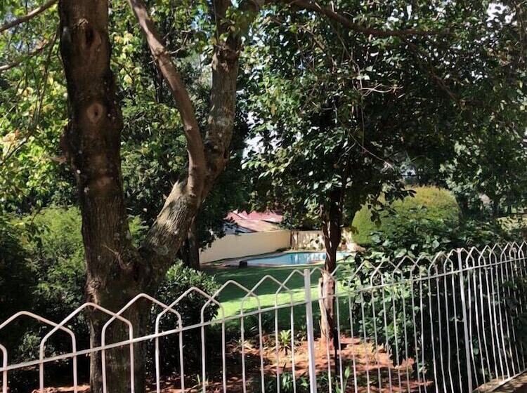 ベッドアンドブレックファースト Khuvena Guest House