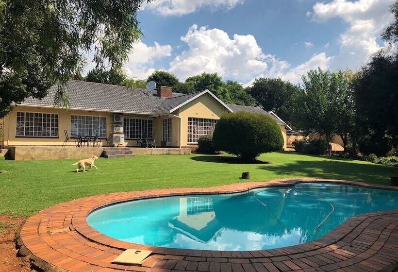 ベッドアンドブレックファースト Khuvena Guest House