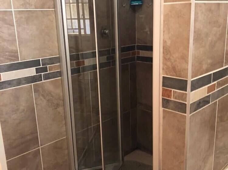 ベッドアンドブレックファースト Khuvena Guest House