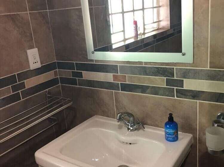 ベッドアンドブレックファースト Khuvena Guest House