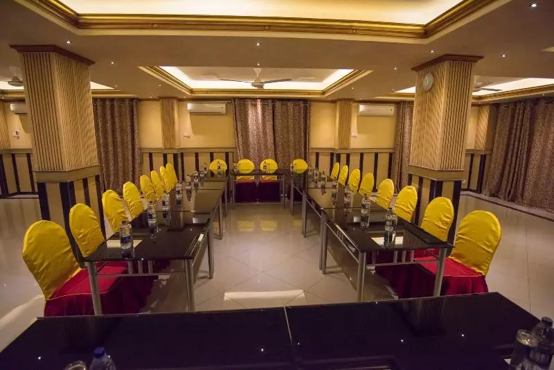 Euro Hotel And Apartments