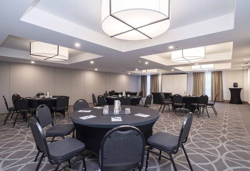 هتل Sandman Signature St. John S