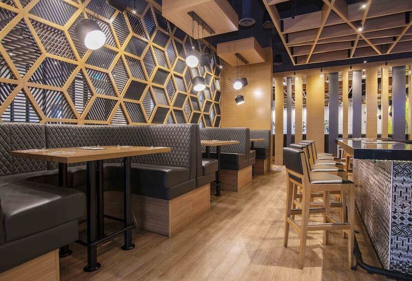 هتل Sandman Signature St. John S