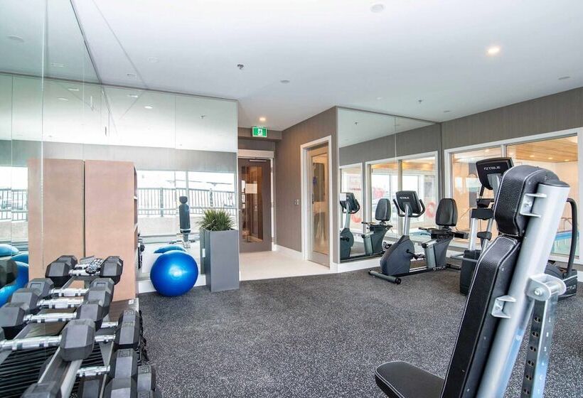 هتل Sandman Signature St. John S