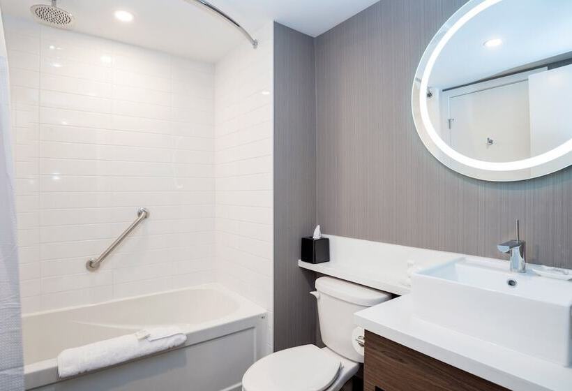 هتل Sandman Signature St. John S