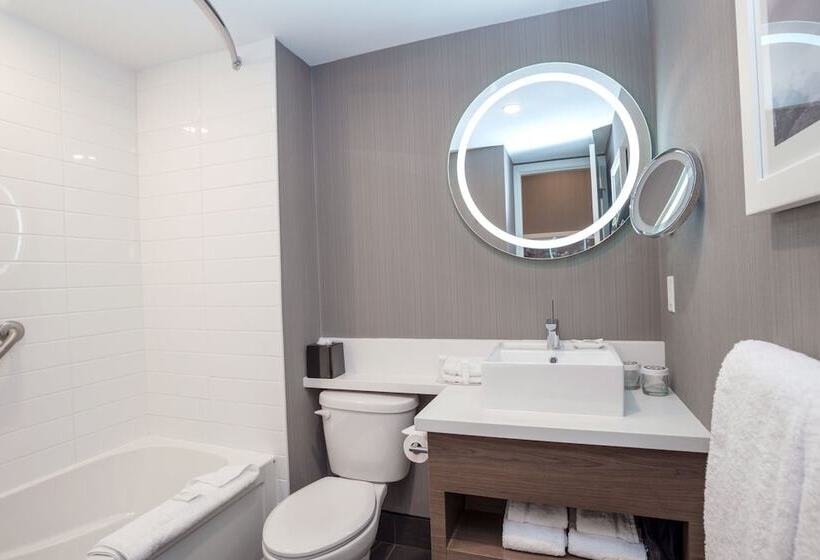 هتل Sandman Signature St. John S