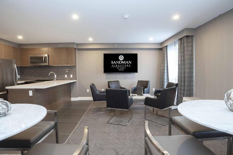 هتل Sandman Signature St. John S