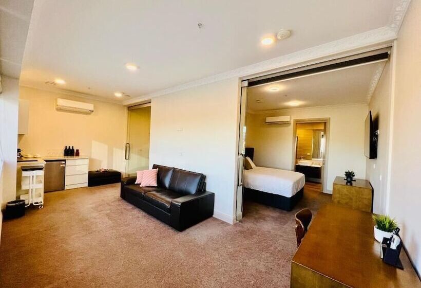 Clarendon Hotel Melbourne