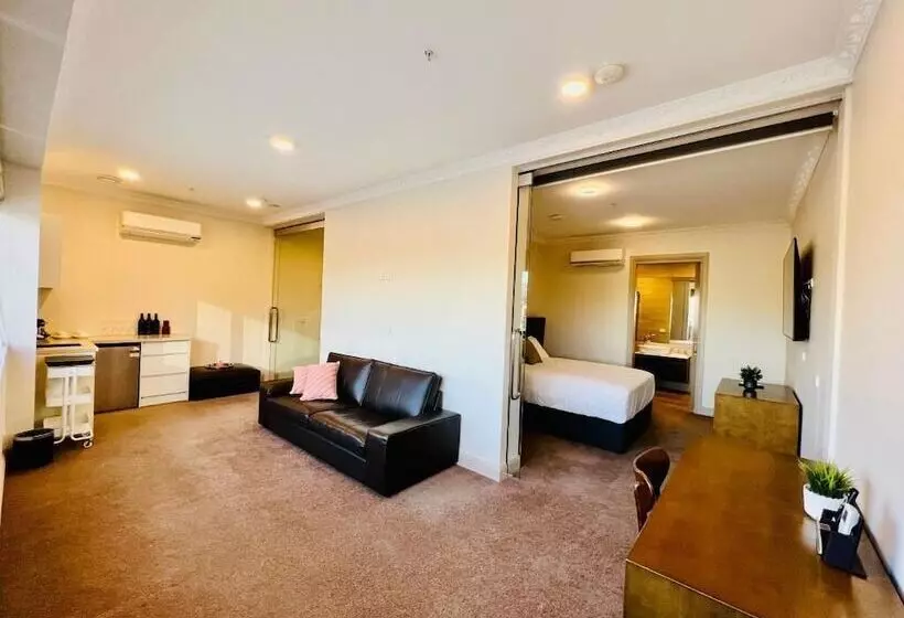 Clarendon Hotel Melbourne