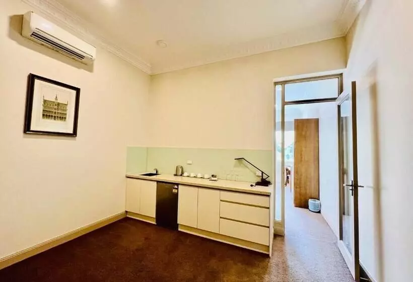 Clarendon Hotel Melbourne