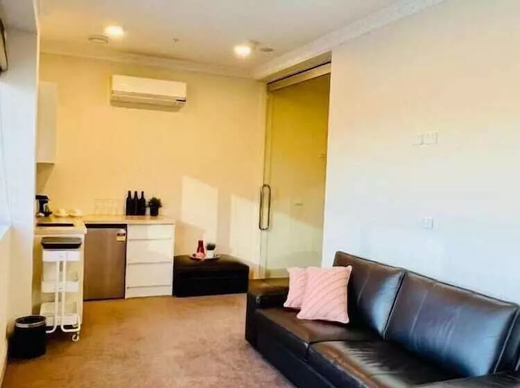 Clarendon Hotel Melbourne