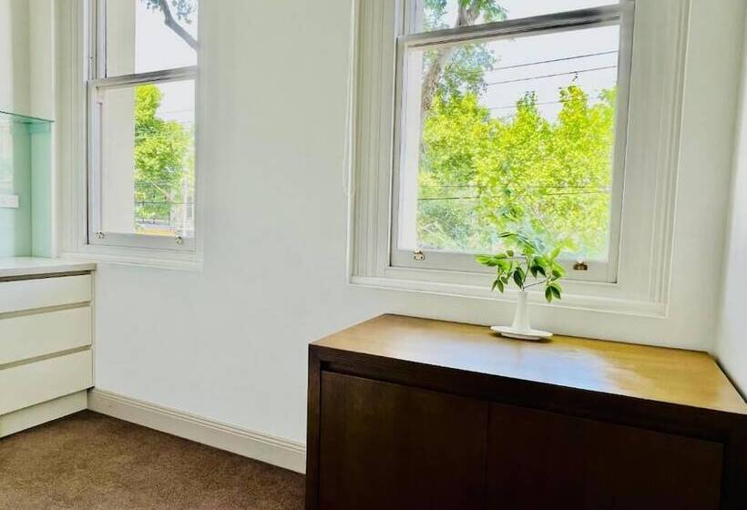 Clarendon Hotel Melbourne