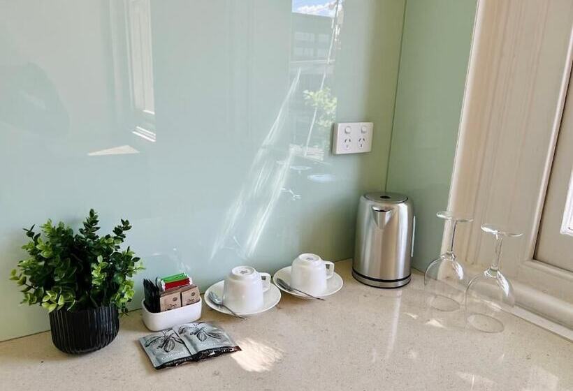 Clarendon Hotel Melbourne