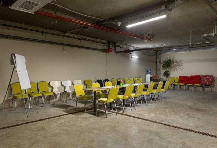 هتل Ibis Kyiv Railway Station