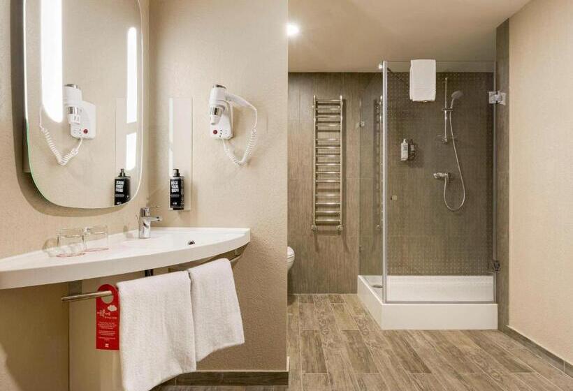 هتل Ibis Kyiv Railway Station