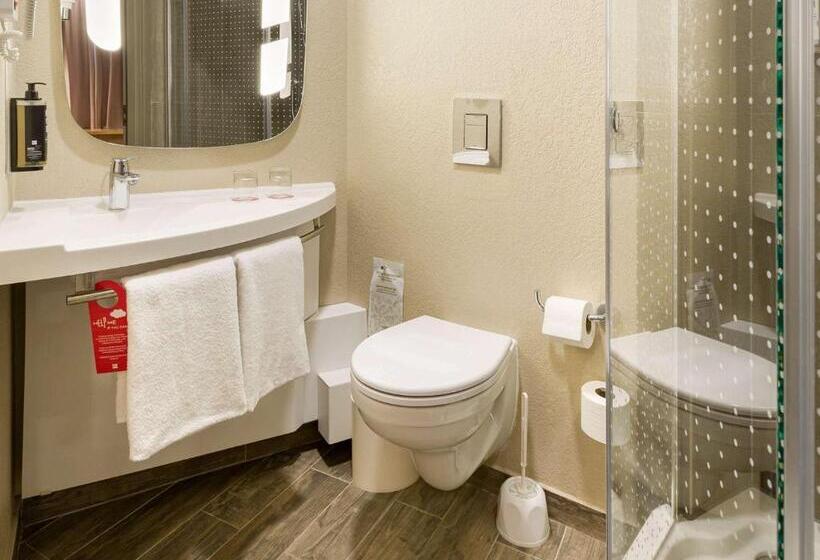 هتل Ibis Kyiv Railway Station