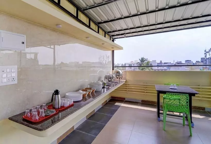 Itsy Hotels Prakasam Residency