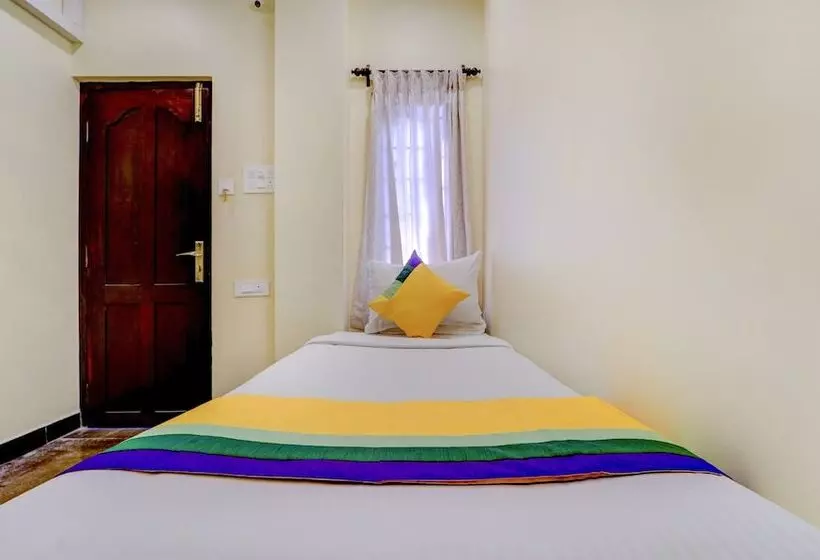 Itsy Hotels Prakasam Residency
