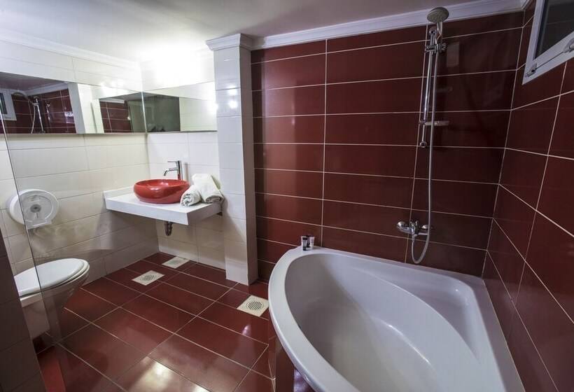 هتل Four Seasons Halat