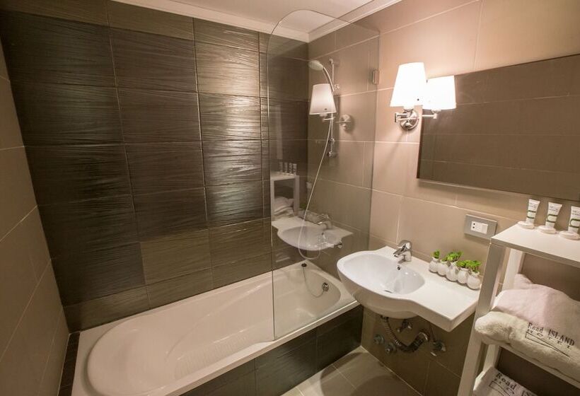 هتل Four Seasons Halat