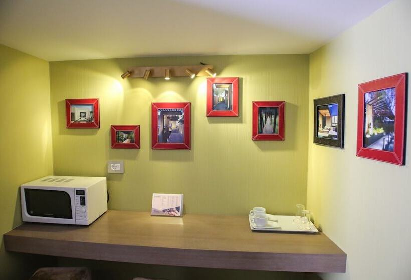 هتل Four Seasons Halat