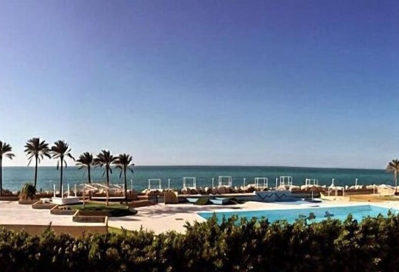 هتل Four Seasons Halat