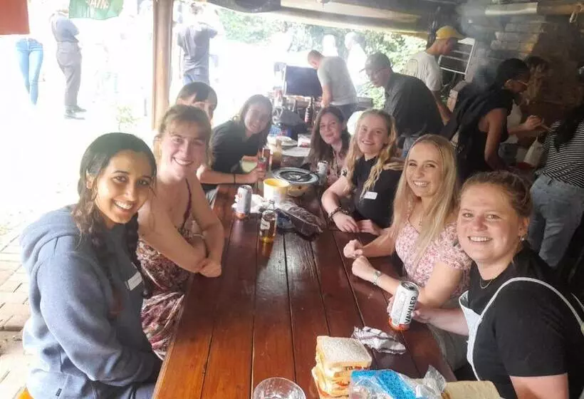 هاستل 1322 Backpackers International