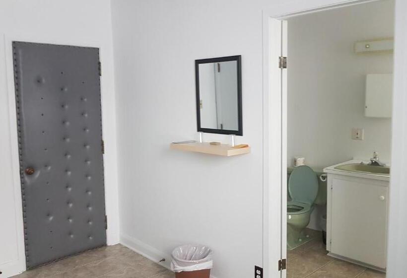 هاستل Domaine St Viateur