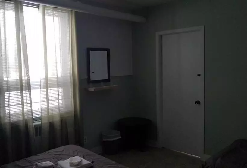 ユースホステル Domaine St Viateur