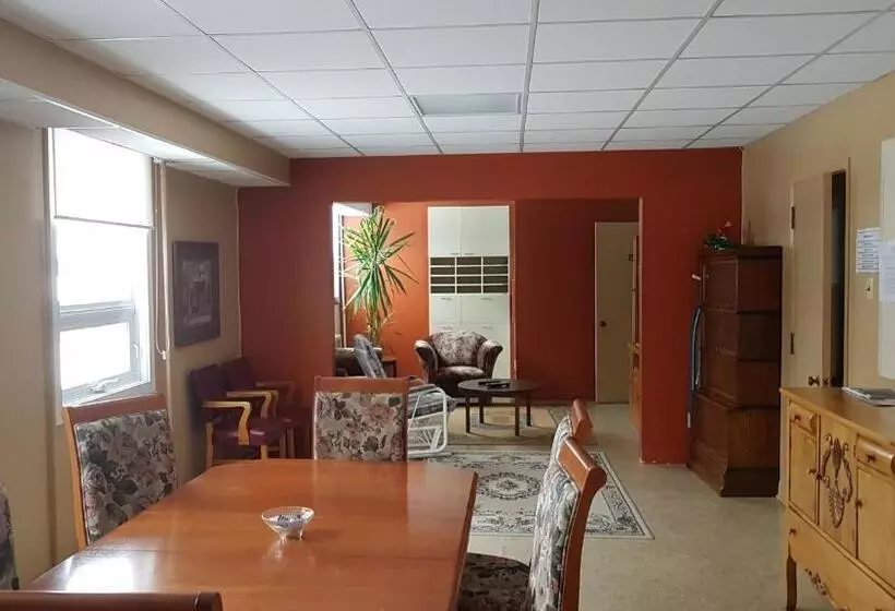 ユースホステル Domaine St Viateur